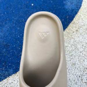 Yeezy Slides Pure