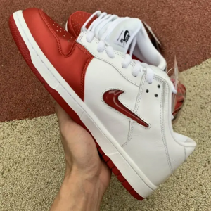 Supreme x Dunk SB Low ‘Varsity Red’